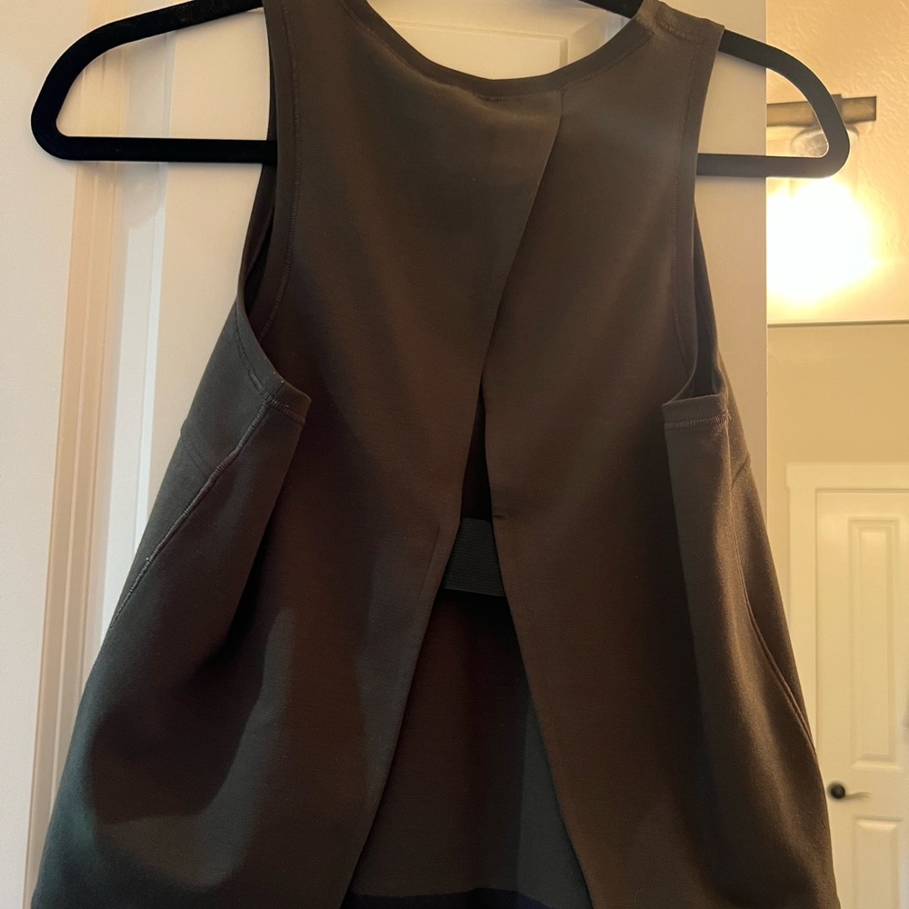 Women Lululemon top